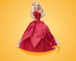 Barbie Magia delle Feste 2022 con lo splendido e magico abito rosso è scontata su Amazon
