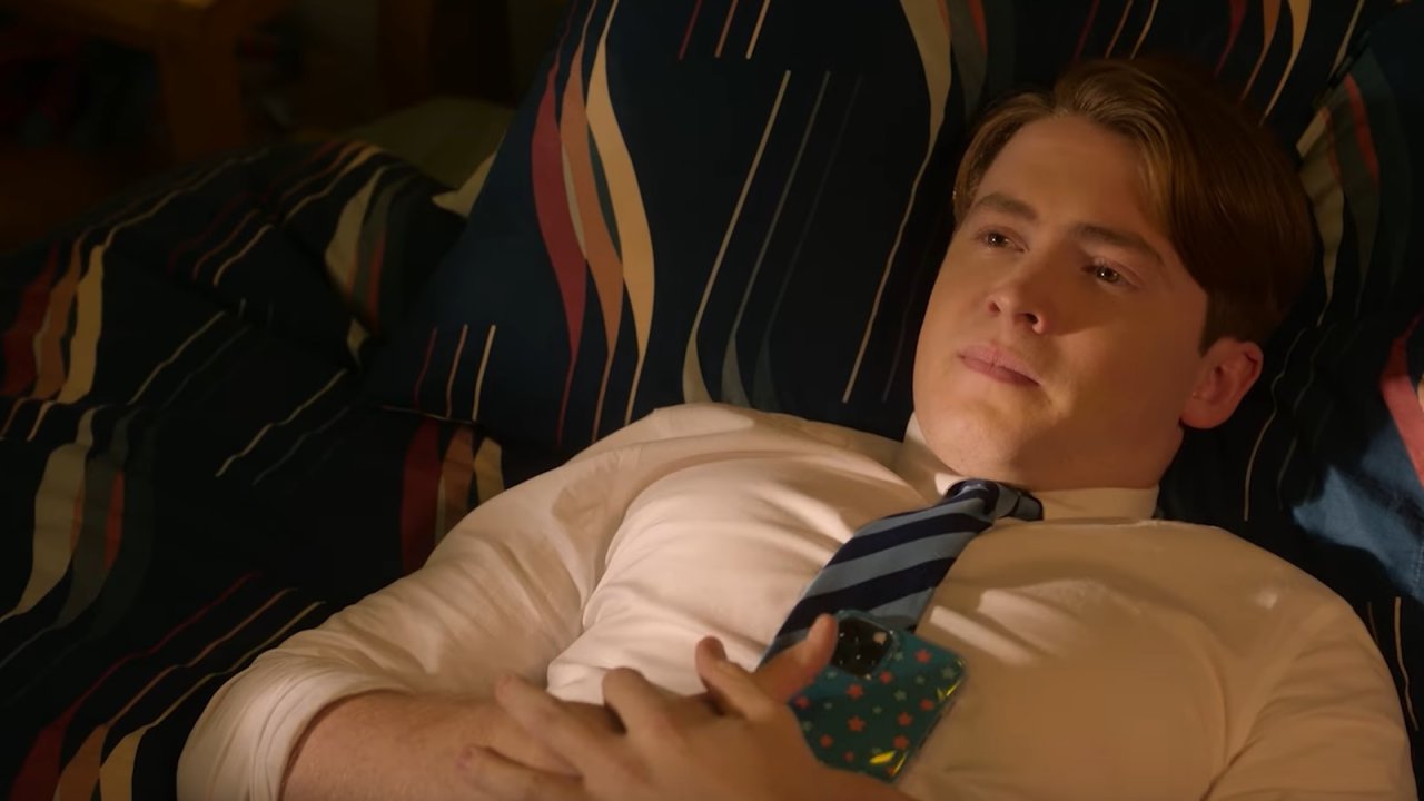 Heartstopper 2: Charlie, Nick e i giovani protagonisti vanno a Parigi nel nuovo trailer