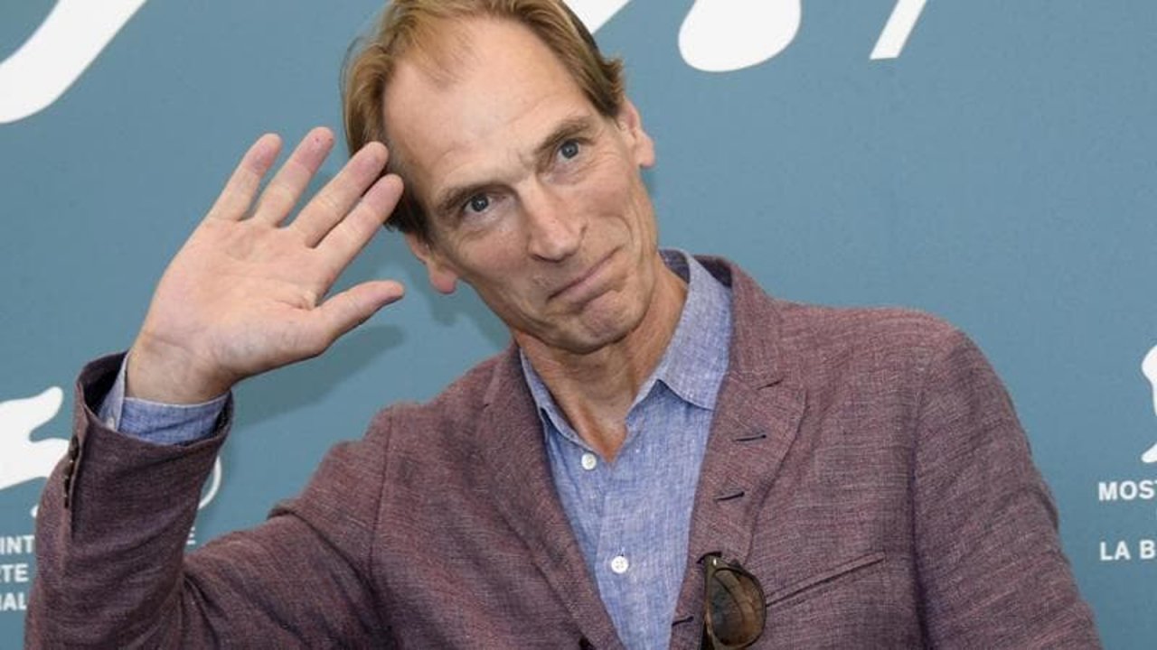 Julian Sands: impossibile determinare la causa della morte per via delle condizioni del corpo