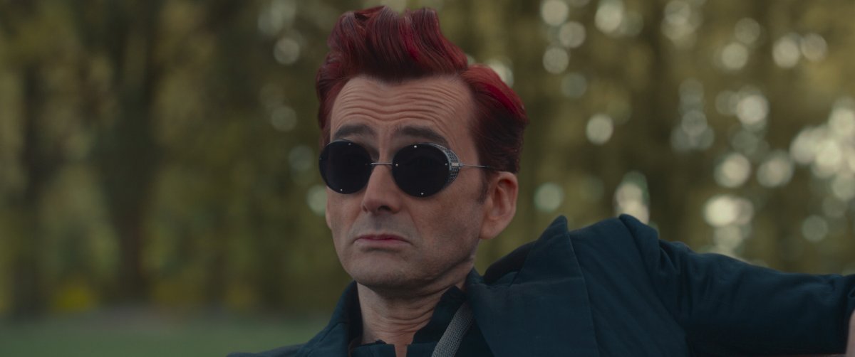 good omens dopo le accuse di violenza sessuale contro neil gaiman la terza stagione viene svelata