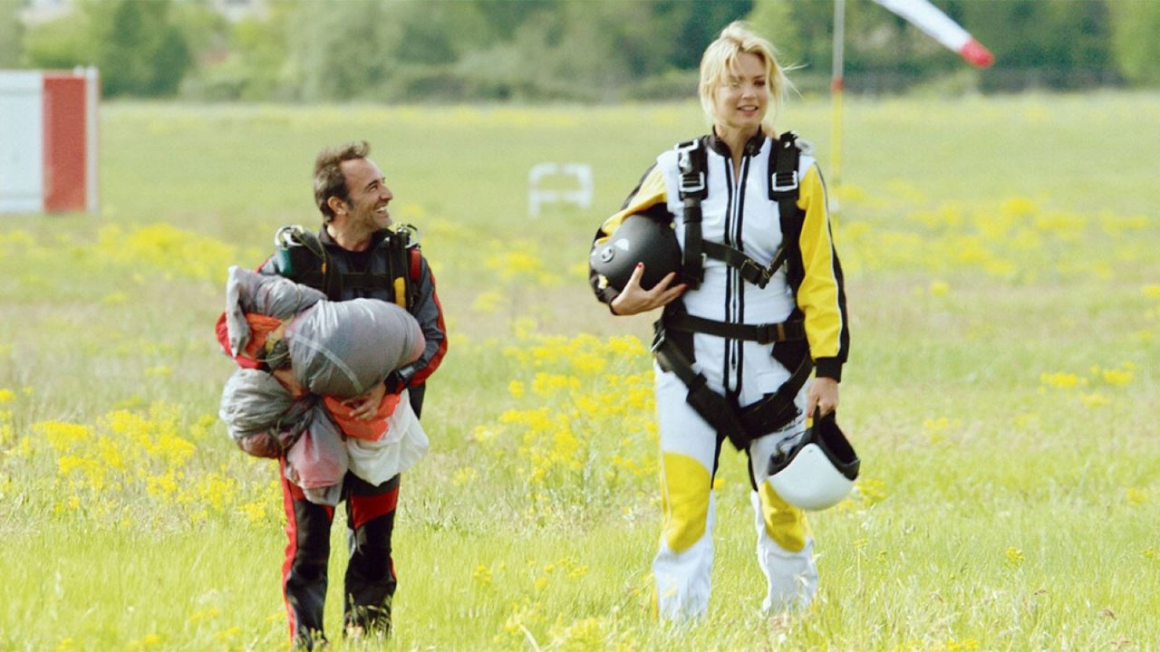 Un amore all'altezza stasera su Iris, trama e cast  del film con il premio Oscar Jean Dujardin