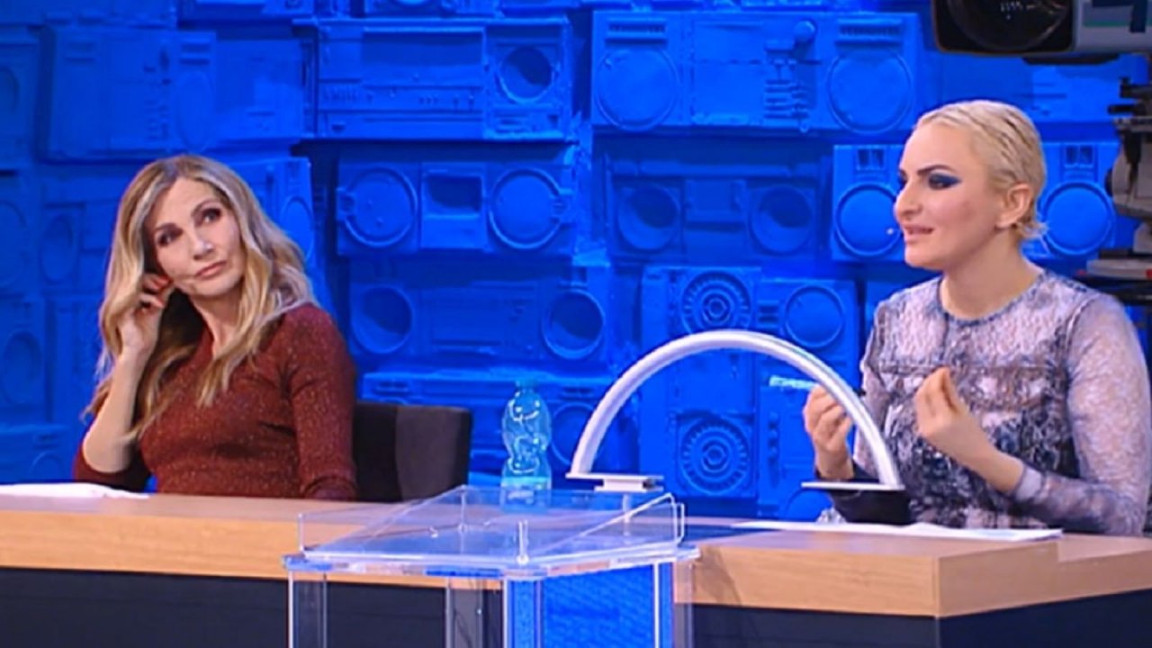 Amici, una professoressa lascia il programma per andare alla Rai