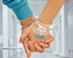 Noi anni luce, la recensione: Carolina Sala e quella capacità di attrarre la luce