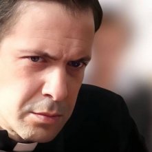 La promessa: Pare Camilo in una scena della soap