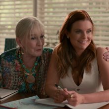 Il colore delle magnolie 3: Caroline Lagerfelt e JoAnna Garcia nella serie Netflix