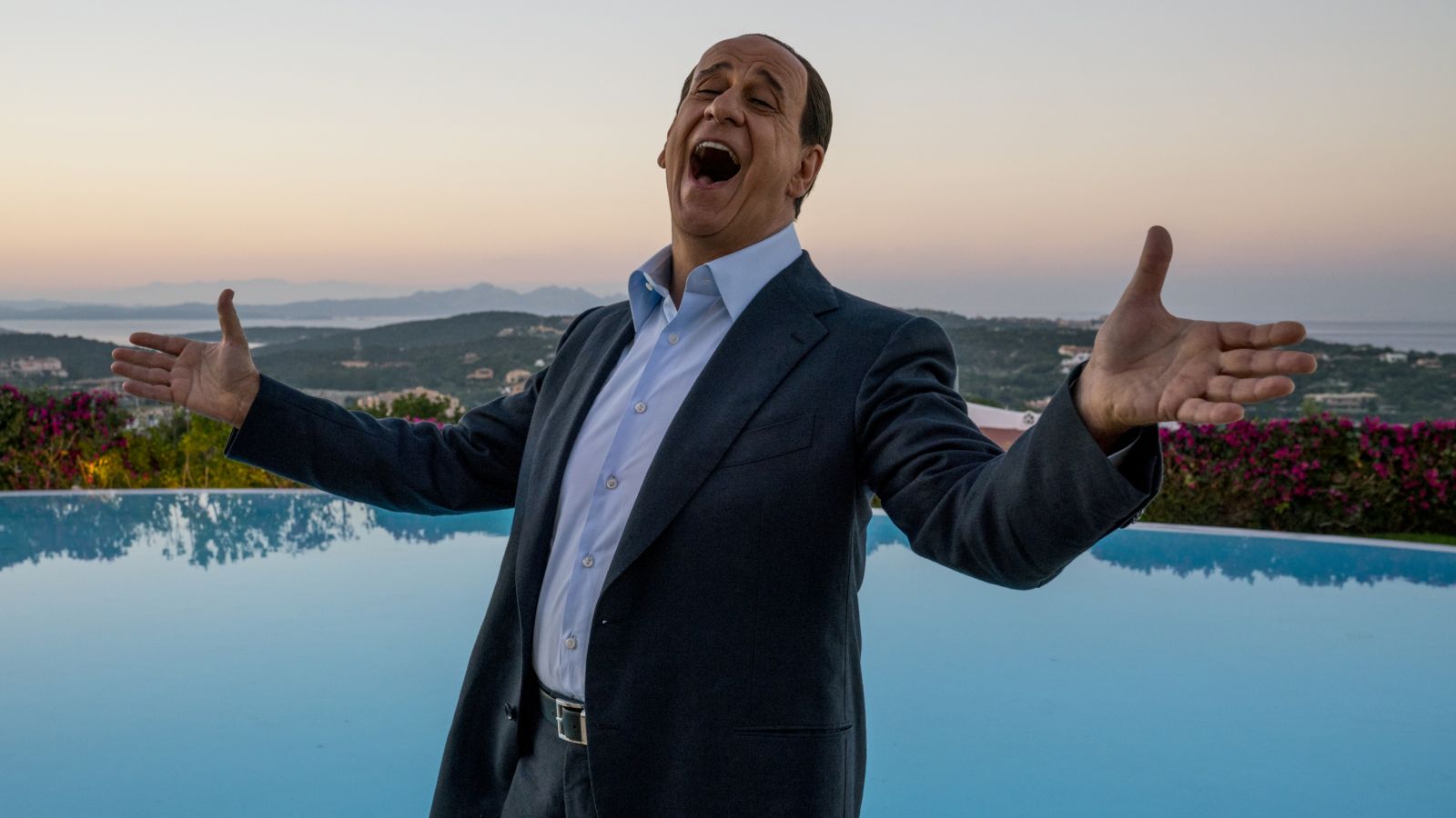 Loro, il film di Paolo Sorrentino su Berlusconi non è disponibile per lo streaming: 'Rimozione organizzata?'