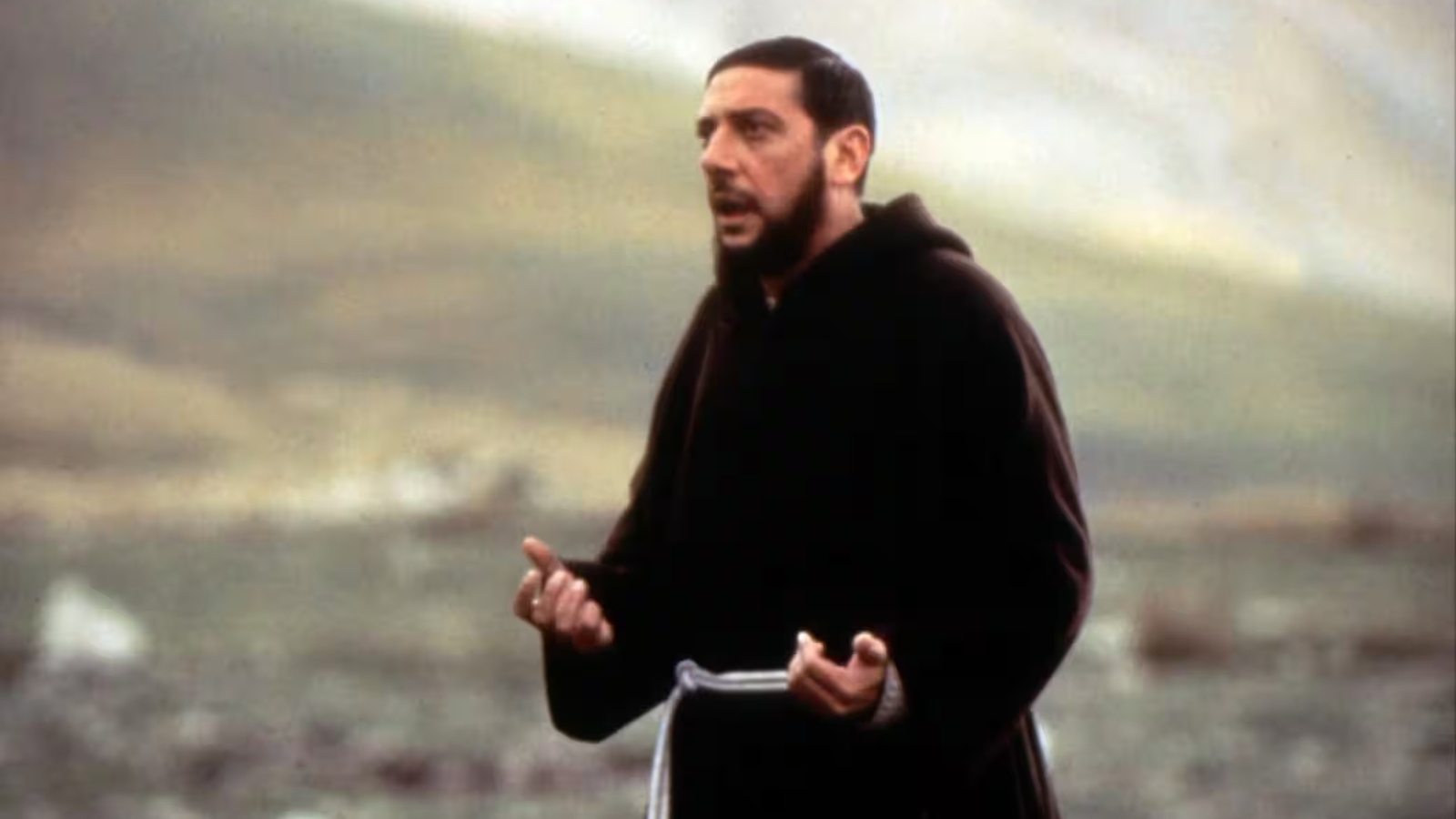 Padre Pio con Sergio Castellitto stasera su Canale 5 in replica: trama e cast