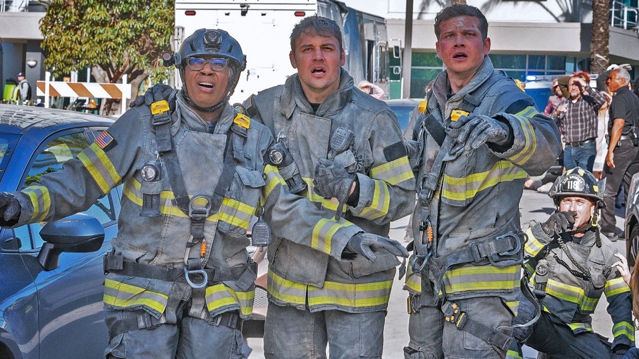 9-1-1 stagione 6 e 9-1-1: Lone Star stagione 4, la recensione del finale: matrimoni e altri disastri