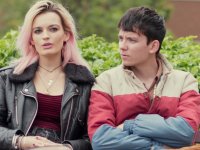 Sex Education 4, Asa Butterfield e Emma Mackey tornano nelle prime foto dell'ultima stagione