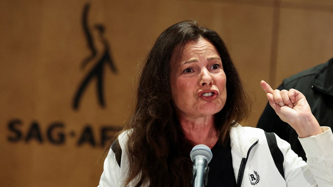 Sciopero SAG-AFTRA, Fran Drescher: 'L'IA è un cocktail letale che minaccia di avvelenare Hollywood'