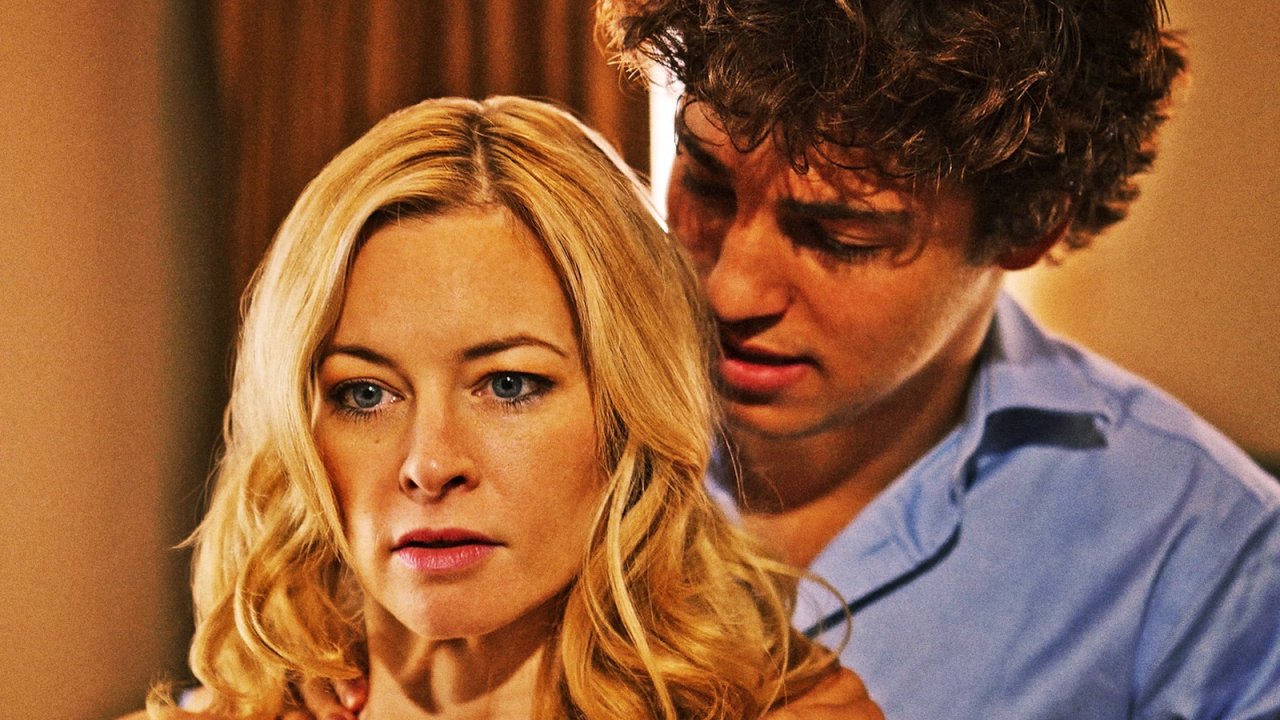 Il ragazzo della piscina, la recensione: un thriller privo di tensione ed erotismo