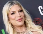Tori Spelling: la star di Beverly Hills 90210 vive in un camper con i 5 figli dopo il divorzio