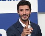 Stefano De Martino in barca: 'Dimmi Amore' la voce in sottofondo non è quella di Belen