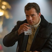 Heart of Stone: Jamie Dornan in una scena del film