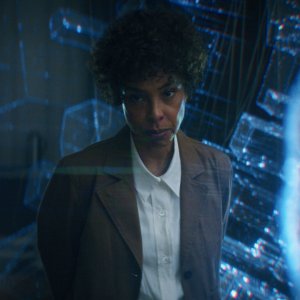 Heart of Stone: Sophie Okonedo in una scena del film