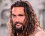 Jason Momoa offre il suo sostegno agli abitanti dell'isola di Maui, distrutta da alcuni terribili incendi