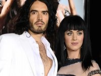 Russell Brand e il matrimonio lampo con Katy Perry: 'Era un periodo caotico e mi sentivo disconnesso'