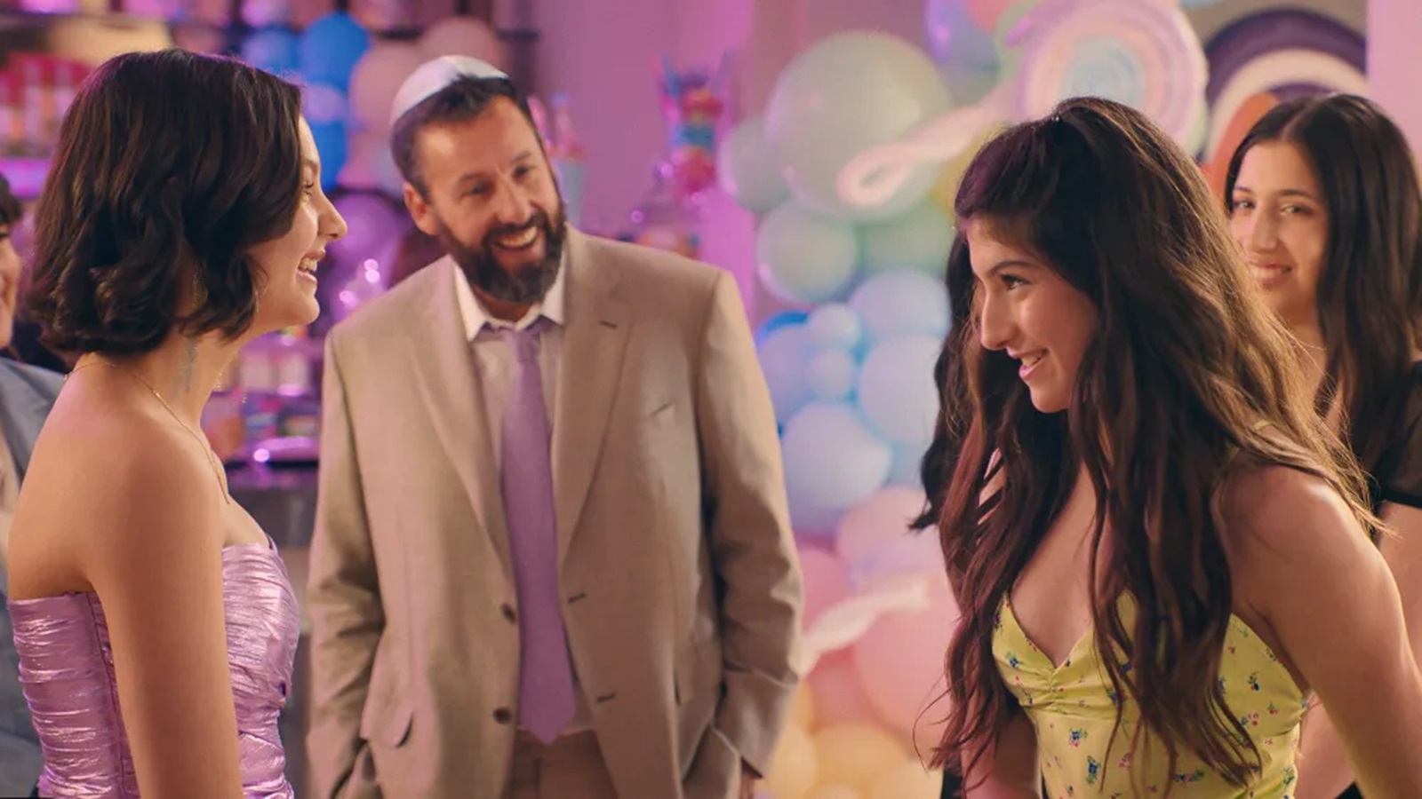 Adam Sandler e le sue figlie nel trailer di You Are So Not Invited To My Bat Mitzvah