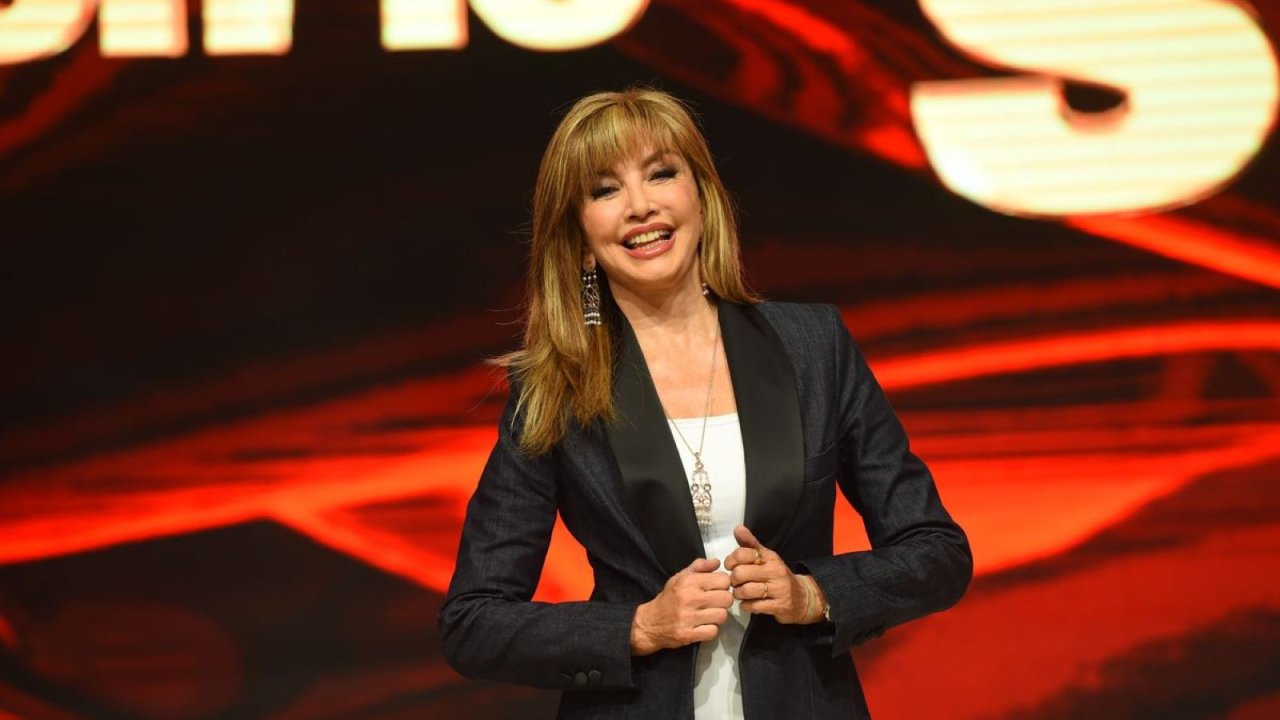 Ballando con le stelle Milly Carlucci svela il primo concorrente ufficiale: ecco chi è