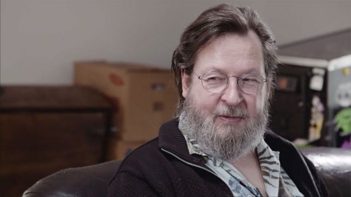 Lars von Trier annuncia con un video: 'Sto cercando una fidanzata/musa'