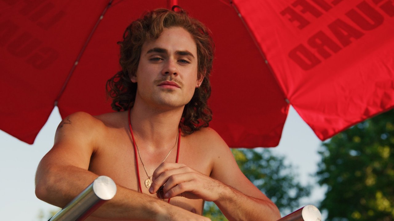Stranger Things: una fan, convinta di avere una relazione con Dacre Montgomery, ha lasciato il marito