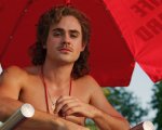 Stranger Things: una fan, convinta di avere una relazione con Dacre Montgomery, ha lasciato il marito