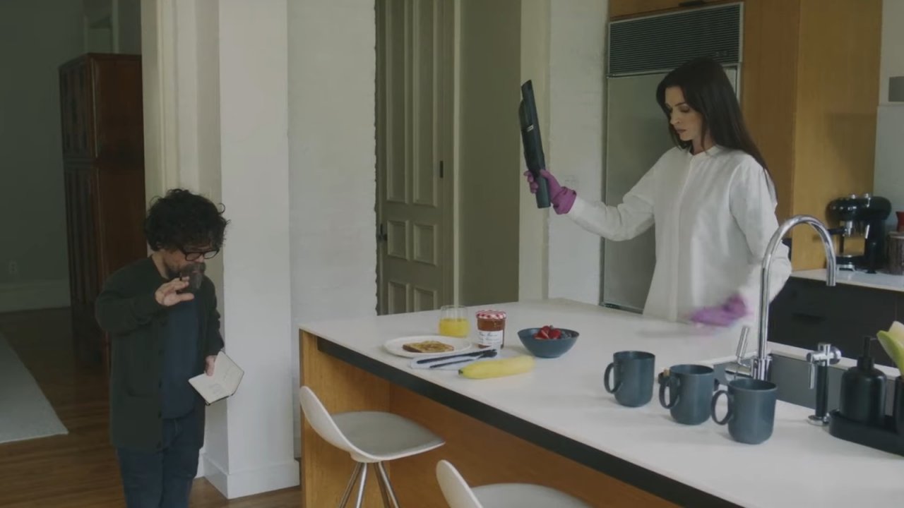 She Came to Me: Anne Hathaway e Peter Dinklage nel trailer del film di Rebecca Miller