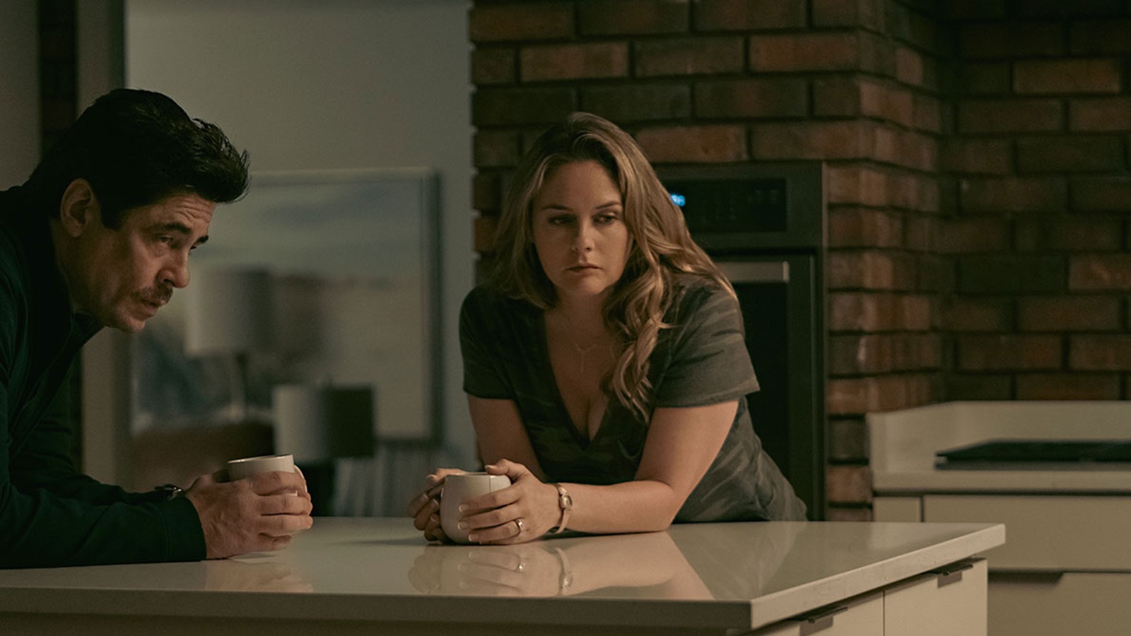 Reptile: Benicio del Toro and Alicia Silverstone in stills from the film