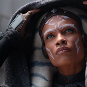 Ahsoka: un primo piano di Rosario Dawson nella serie di Star Wars