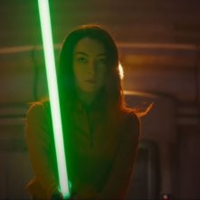 Ahsoka: Natasha Liu Bordizzo armata di spada laser nella serie di Star Wars