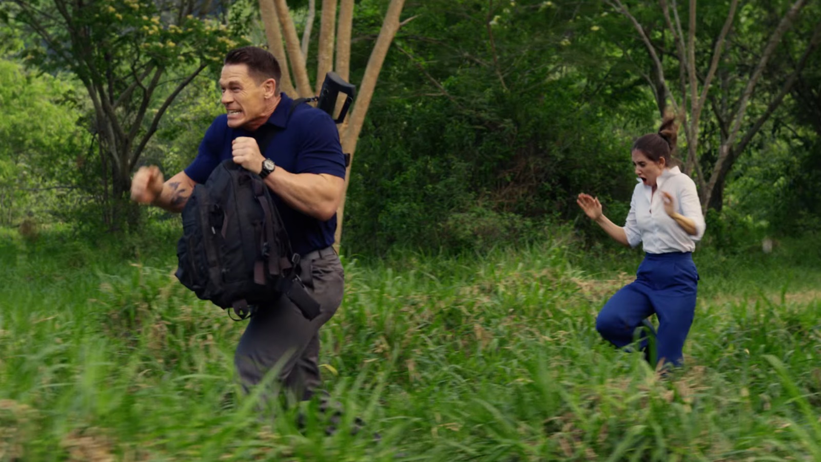 Freelance John Cena entra in azione per salvare Alison Brie nel trailer