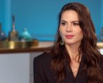 Le star inglesi, da Hayley Atwell a Bella Ramsey, chiedono di diminuire l'impatto ambientale di film e serie
