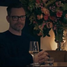 The Bear 2: Joel McHale in una scena