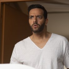 Bugiardo seriale: Tarek Boudali in una sequenza