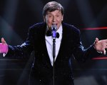 Flavio Insinna torna stasera su Rai1 con Techeteche Show dedicato a Gianni Morandi