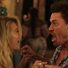 Gli Amici delle vacanze 2: John Cena e Meredith Hagner in una scena del film