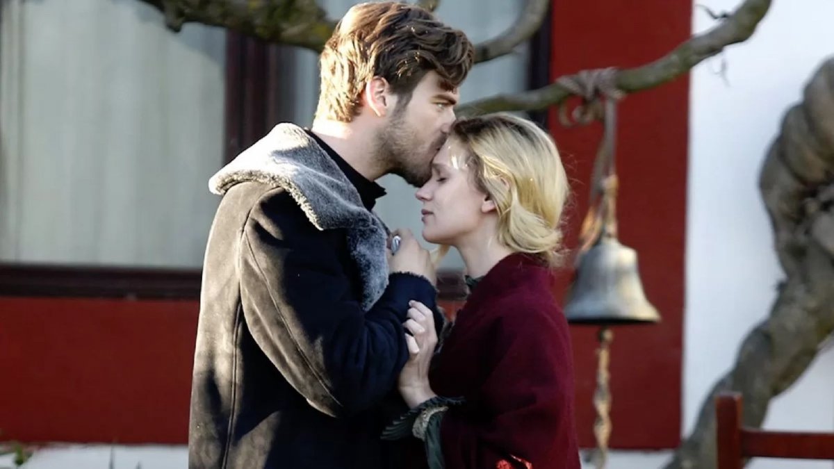 La ragazza e l’ufficiale su Canale 5: cast, trama delle puntate del 27