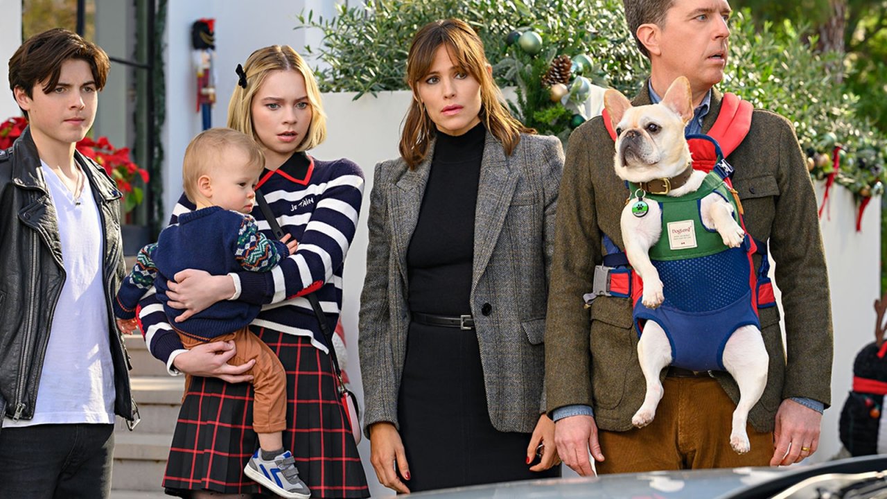 Family Switch: Jennifer Garner insieme a Ed Helms nelle foto della commedia diretta da McG