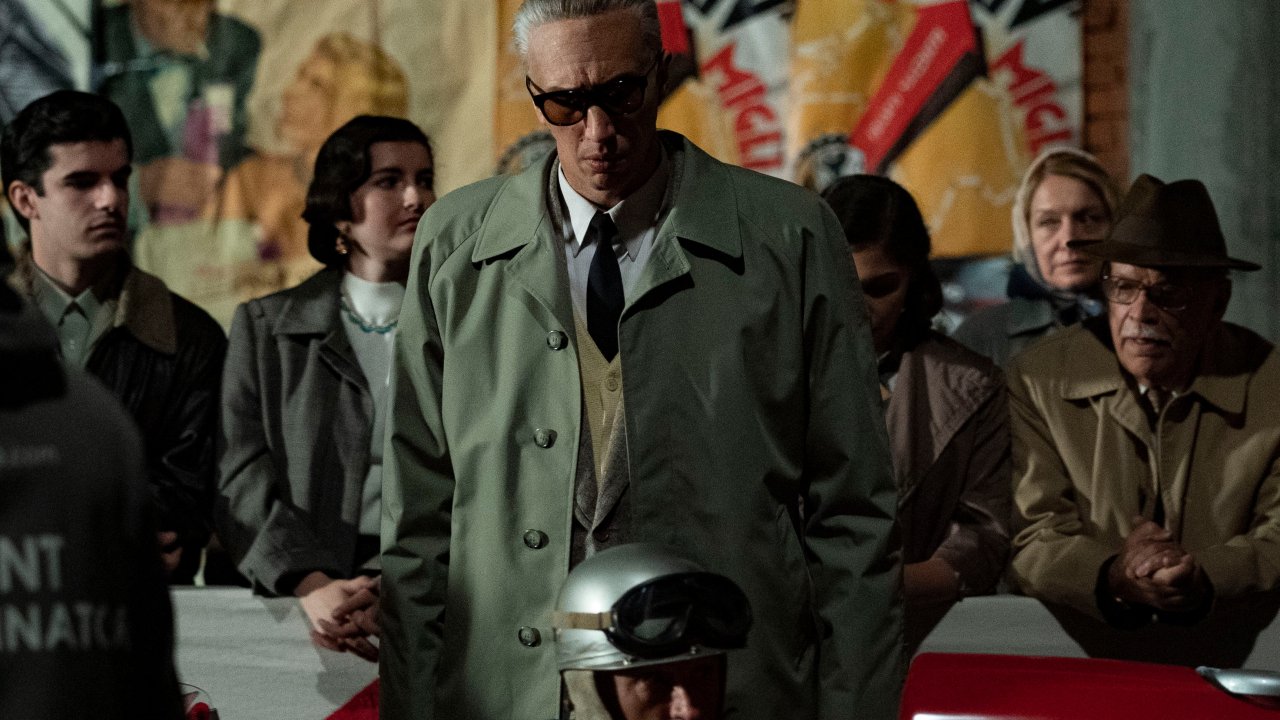 Ferrari, recensione: ancora ossessione e fantasmi per un Michael Mann irriconoscibile