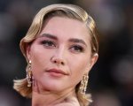 Florence Pugh sul body shaming: 'Non siamo capaci di vedere i capezzoli in una chiave non sessuale'