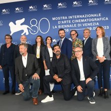 Comandante: il cast durante il photocall alla Mostra Internazionale d’Arte Cinematografica di Venezia 80