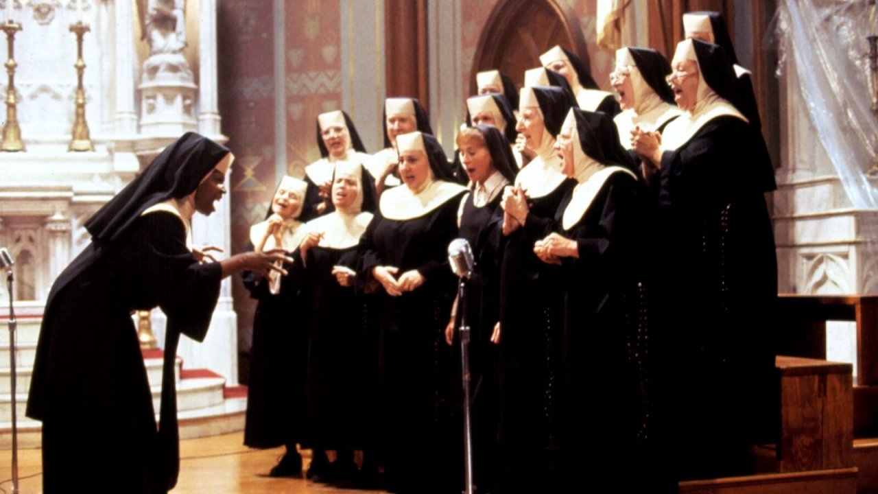 Sister Act - Una svitata in abito da suora stasera su Rai1: il cast e la trama del film con Whoopi Goldberg