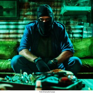 Adagio: Adriano Giannini in una scena