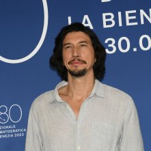 Ferrari: Adam Driver durante il photocall della Mostra Internazionale d’Arte Cinematografica di Venezia 80