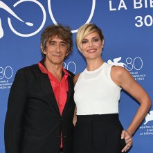 Felicità: Micaela Ramazzotti e Sergio Rubini al photocall della Mostra d'Arte Cinematografica di Venezia 80