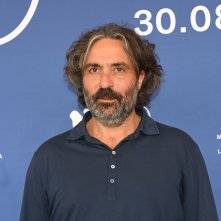 Finalmente l'alba: Saverio Costanzo durante il photocall della Mostra d'Arte Cinematografica di Venezia 80