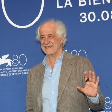 Adagio: Toni Servillo durante il photocall della Mostra d'Arte Cinematografica di Venezia 80