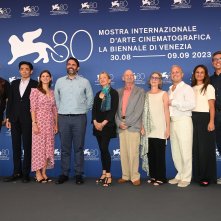 Maestro: il cast durante il photocall della Mostra d'Arte Cinematografica di Venezia 80