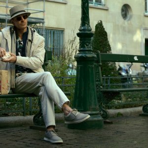 The Killer: Michael Fassbender seduto sulla panchina