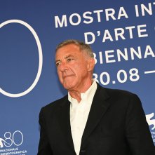 The Palace: Luca Barbareschi durante il photocall della Mostra d'Arte Cinematografica di Venezia 80